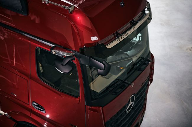 MirrorCam geliştirilen özellikleriyle Mercedes-Benz kamyonlarında sunulmaya başlandı
