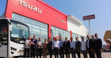 Anadolu Isuzu Kocaeli Yetkili Satıcısı FNC Otomotiv’den  Tuncay Seyahat’e  75 adet  Isuzu D-Max Pick-up ve Novo Lux midibüs teslimatı