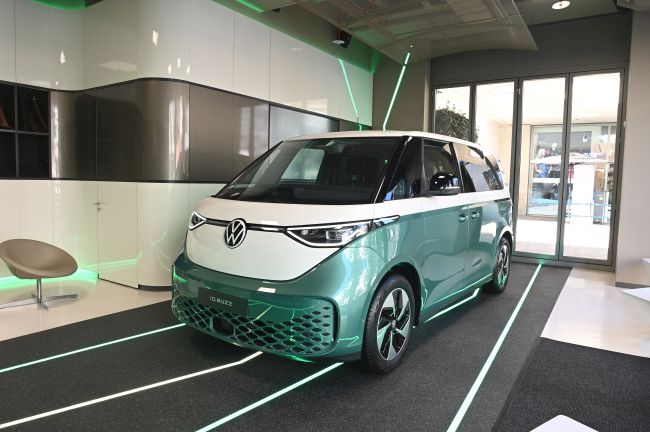 Volkswagen Ticari Araç’ın tamamen elektrikli ID. Buzz modeli Doğuş Otomotiv Plus’ta sergileniyor