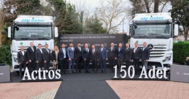 Mercedes-Benz Türk, yurt içi nakliye sektörüne 2022 yılının en yüksek adetli teslimatlarından birini gerçekleştirdi