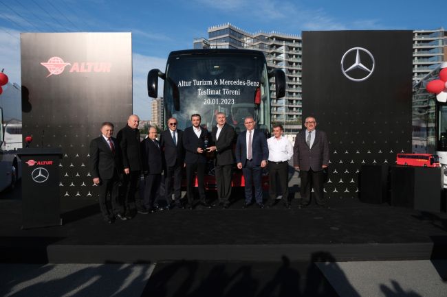 Mercedes-Benz Türk, Altur Turizm'e 23 adet Tourismo 15 2+2’yi teslim etti