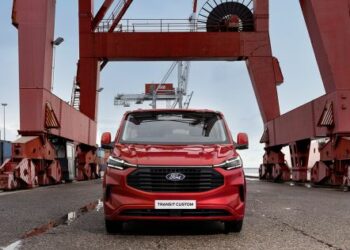 Yeni Nesil Transit Custom Ticarete Sınıf Atlatmaya Hazır