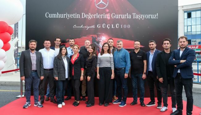 Mercedes-Benz Türk, Cumhuriyet’in 100’üncü Yılını Otobüs Kaptanlarıyla Kutladı
