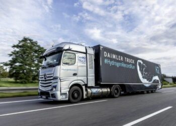 Mercedes-Benz GenH2 kamyon, sıvı hidrojen yakıtıyla tek dolumla 1000 kilometre rekorunu kırdı