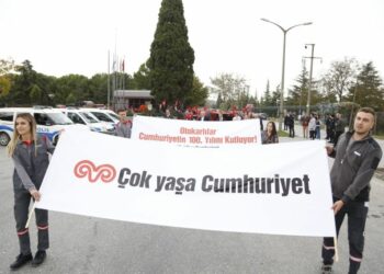 Otokar Çalışanlarından "Cumhuriyet" Yürüyüşü