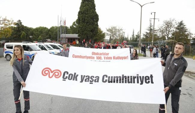 Otokar Çalışanlarından "Cumhuriyet" Yürüyüşü