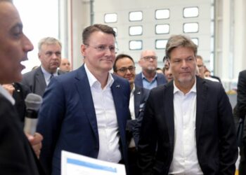 Alman Bakan Robert Habeck MAN’ın Ankara’daki Test ve Ürün Geliştirme Merkezi’ni ziyaret etti...