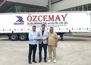 Hatay merkezli Öz Cemay Uluslararası Taşımacılık’a 25 adet Tırsan Tenteli Perdeli Maxima Plus teslimatı gerçekleştirdi