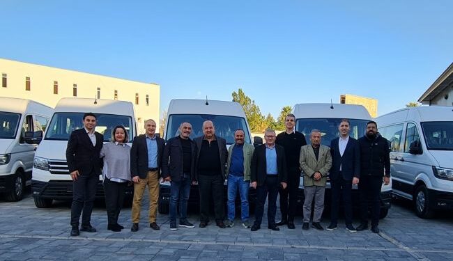 Çetin Tur Taşımacılık araç filosu için Volkswagen Crafter Servis’i tercih etti.