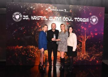 Mercedes-Benz Kamyon, 2023 yılındaki yaratıcı projeleriyle Kristal Elma ve Felis ödülü almaya hak kazandı 