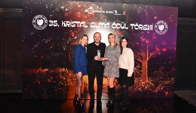Mercedes-Benz Kamyon, 2023 yılındaki yaratıcı projeleriyle Kristal Elma ve Felis ödülü almaya hak kazandı 