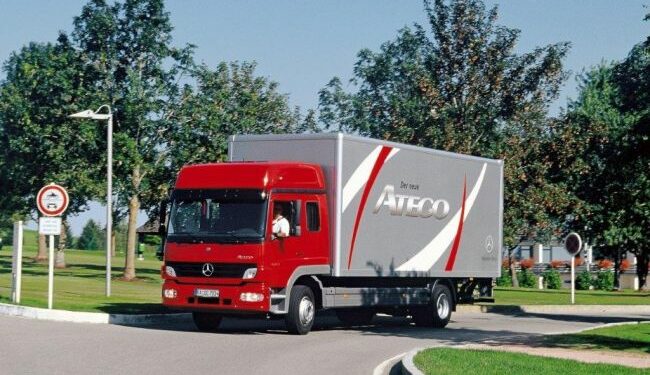 Karayolu dağıtım taşımacılığında tüm işlerin üstesinden gelen Mercedes-Benz Atego 25 yaşında