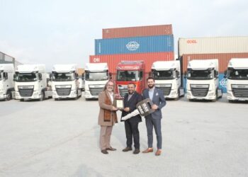 Bursa Ağır Vasıta'dan Akran Lojistik'e 9 Adet Daf Çekici Teslimatı