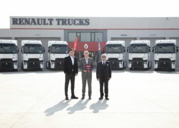 Özçelik Transport filosu, Renault Trucks ile yenileniyor 
