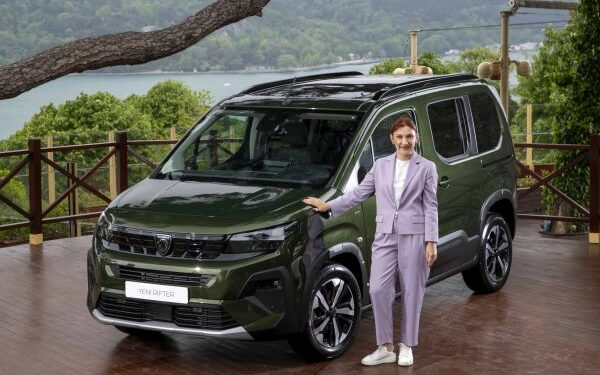 Peugeot'un Yenilenen Ticari Araç Modelleri Türkiye’de!