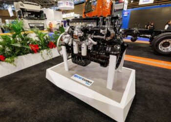 Ford Trucks, Tek Silindirliden Sonra Çok Silindirli Hidrojen Motorunun Ateşlemesini Gerçekleştirdi 