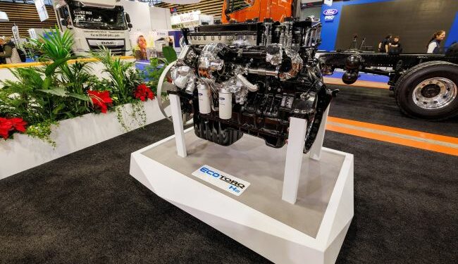 Ford Trucks, Tek Silindirliden Sonra Çok Silindirli Hidrojen Motorunun Ateşlemesini Gerçekleştirdi 