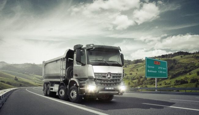 “Şantiyedeki Güç”: Mercedes-Benz Arocs 4851 K, Ağır Yükler Altında Sürüş Güvenliğini Garantiye Alıyor