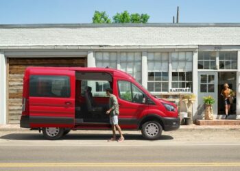 Efsane Ford Transit Yenilendi: Sıra dışı Performans, İleri Teknoloji ve Güvenlikte Yeni Standartlar Belirliyor
