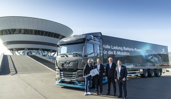 MAN yeni bir elektrik çağına giriyor: MAN ilk elektrikli çekicinin teslimatını yaptı