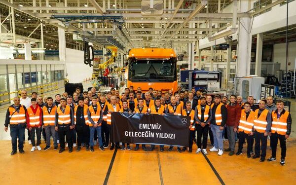 Mercedes-Benz Türk “EML’miz Geleceğin Yıldızı” Öğrencileri Önce Anıtkabir’i Ardından Aksaray Kamyon Fabrikası’nı ve Kapadokya’yı Ziyaret Etti!