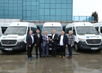 Mercedes-Benz, Şennik Turizm’in filosunu 202 adetlik araç teslimatı ile güçlendirdi