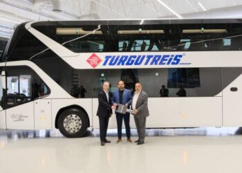 MAN, Türkiye'deki ilk çift hikaye otobüs teslimatını Turgutreis Group Turizm'e yaptı