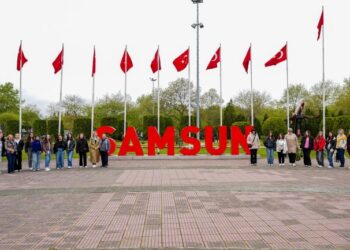 Mercedes-Benz Türk, 19 Mayıs’ı Samsun’daki Yıldız Kızlarla Kutladı