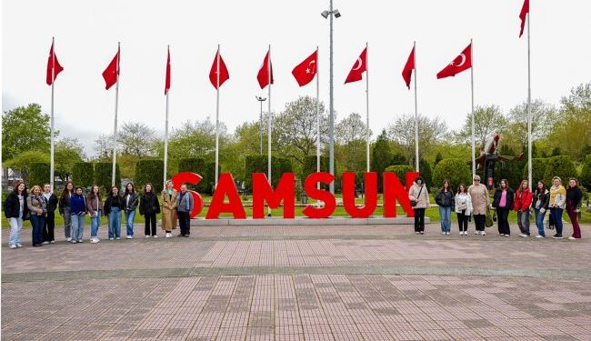 Mercedes-Benz Türk, 19 Mayıs’ı Samsun’daki Yıldız Kızlarla Kutladı