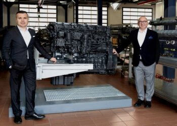 Mercedes-Benz Türk’ün Sıfır Gibi Motor programı yeni tesisinde müşterilerine daha da hızlı ve kaliteli hizmet sunuyor