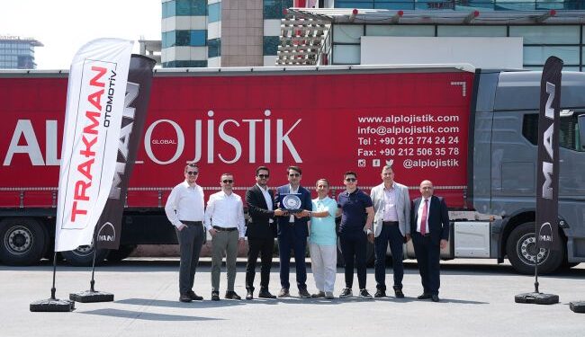 Trakman'dan yılın en büyük teslimatı: Alp Lojistik filosuna 50 adet MAN TGX çekici kattı