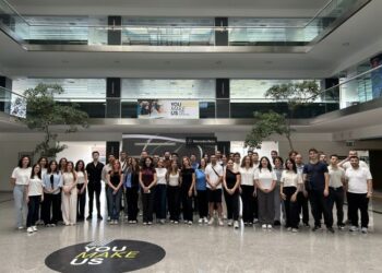 Mercedes-Benz Türk Gençleri Geleceğe Hazırlıyor