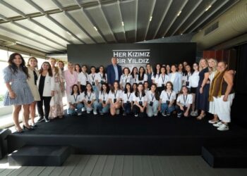Mercedes-Benz Türk’ün ‘Her Kızımız Bir Yıldız’ programı 6.500’e yakın kız öğrencinin hayatına dokundu