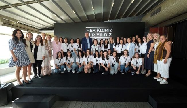 Mercedes-Benz Türk’ün ‘Her Kızımız Bir Yıldız’ programı 6.500’e yakın kız öğrencinin hayatına dokundu