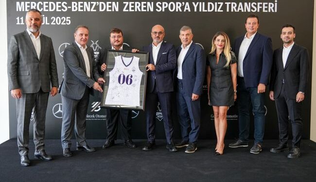 Zeren Group, teslim aldığı Travego 16 2+1 otobüs ile sahalara eşlik ediyor