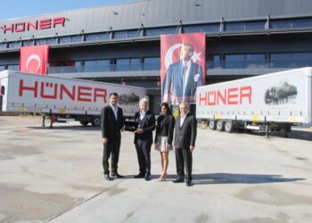 Tırsan ve Hüner İş Birliği Cumhuriyet Bayramında Büyüdü: 500 Treyler ve Muhteşem Lojistik Merkezi Teslim Edildi
