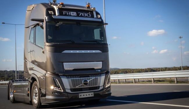 Volvo Trucks, Türkiye’deki İlk Kamera Monitör Sistemli Volvo FH16 4x2 780 HP’yi AGİT Nakliyat’a Teslim Etti!