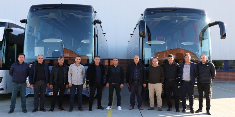 Mercedes-Benz Türk, Eğitmen Kaptanlarla Bir Araya Geldi