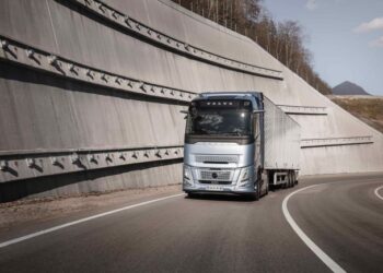 Volvo Trucks, Yakıt ve CO2 Tasarrufu Sağlayan, Dünyanın İlk Ağır Vasıta Stop/Start Motor Teknolojisini Tanıttı!