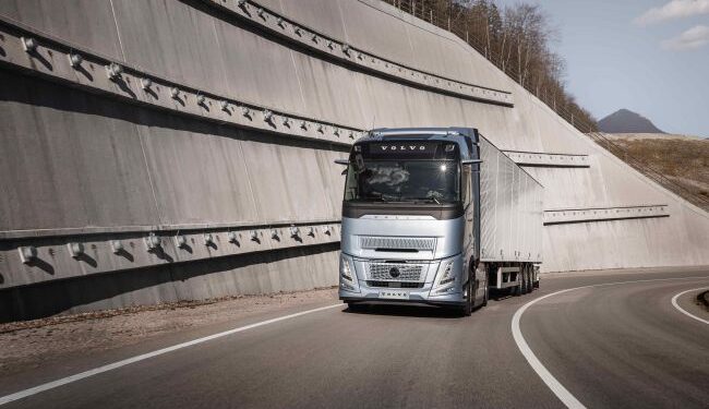 Volvo Trucks, Yakıt ve CO2 Tasarrufu Sağlayan, Dünyanın İlk Ağır Vasıta Stop/Start Motor Teknolojisini Tanıttı!
