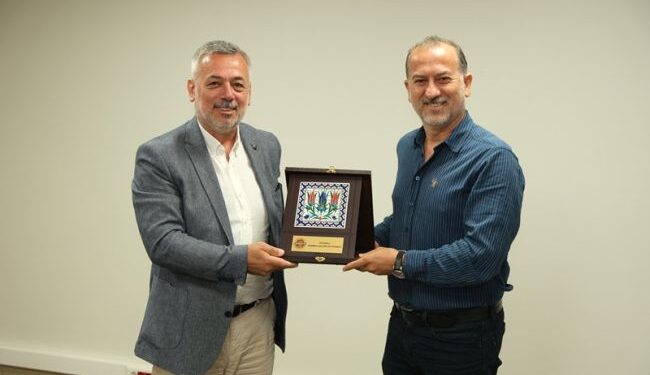 Mercedes-Benz Hafif Ticari Araçlar, İSTAB üyeleri ile Mercedes-Benz’in onaylı minibüs imalatçısı olan Arobus’a ziyaret gerçekleştirdi