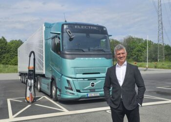Volvo Trucks, 700 km Menzile Ulaşabilen Elektrikli Çekici ve Kamyonlarını Tanıttı!