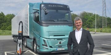 Volvo Trucks, 700 km Menzile Ulaşabilen Elektrikli Çekici ve Kamyonlarını Tanıttı!